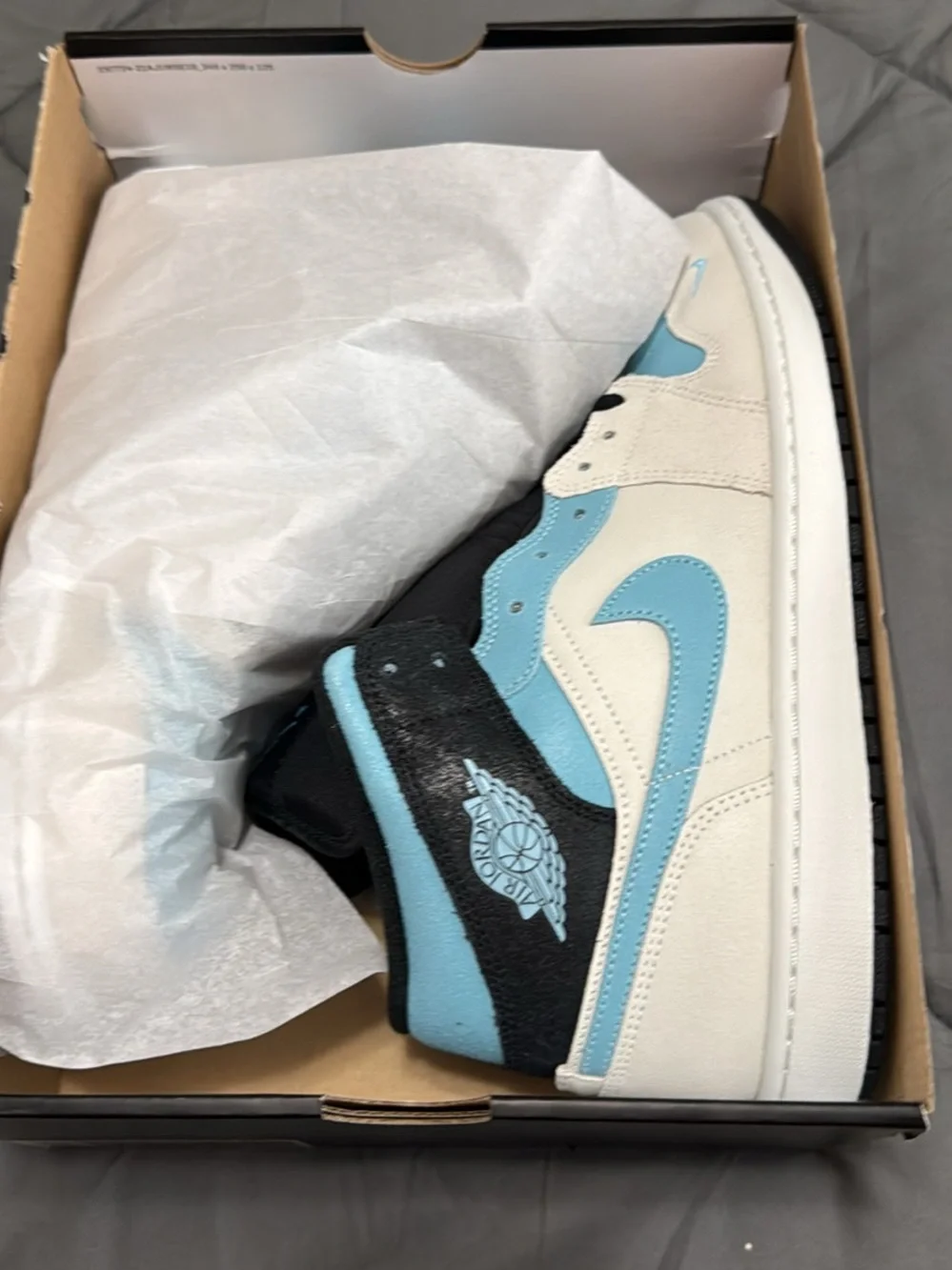 Air Jordan 1 Mid “ Blue Chill “White & Light Blue & Black